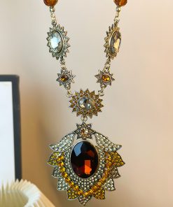Retro Colorful Diamond-Studded Necklace for Women, Elegant Light Luxury Neck Chain, High-End Niche Design