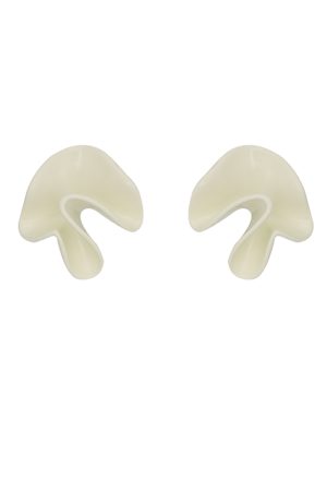 Retro Cream White Minimalist French Ear Clips for Women - Niche Fashionable No-Hole Earrings Inspired by Mosquito Coil Design