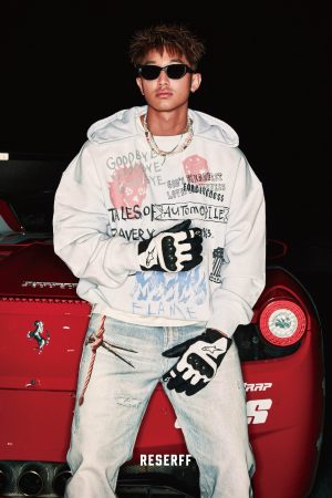 Retro Distressed White Printed Heavyweight Oversized Short Hoodie - Skin-Friendly 90s Style Streetwear