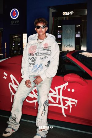 Retro Distressed White Printed Heavyweight Oversized Short Hoodie - Skin-Friendly 90s Style Streetwear