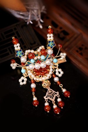 Retro Dragon Year Brooch Pin for Coats â€“ Classical National Style Accessory for Autumn and Winter Festive Fashion