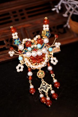 Retro Dragon Year Brooch Pin for Coats â€“ Classical National Style Accessory for Autumn and Winter Festive Fashion
