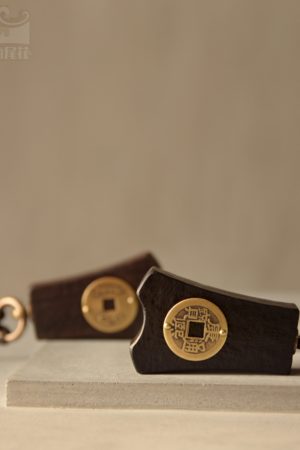 Retro Ebony Wood Coin Pendant Necklace for Men - Minimalist Chinese Style Accessory, Versatile National Trend Jewelry