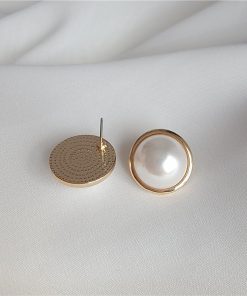 Retro European and American Large Pearl Earrings for Women - Fashionable Clip-On and Stud Designs