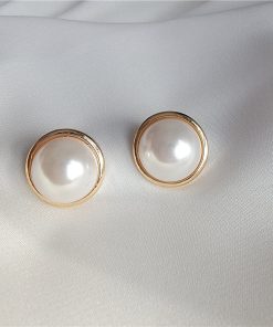 Retro European and American Large Pearl Earrings for Women - Fashionable Clip-On and Stud Designs