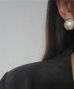 Retro European and American Large Pearl Earrings for Women - Fashionable Clip-On and Stud Designs