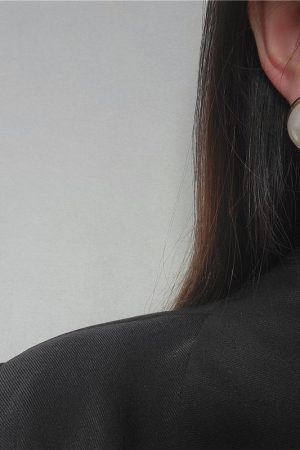 Retro European and American Large Pearl Earrings for Women - Fashionable Clip-On and Stud Designs