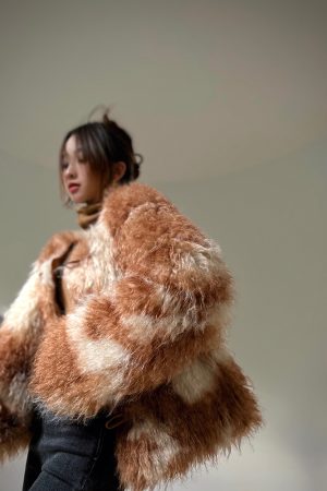 Retro Faux Fur Winter Coat - Eco-Friendly Loose Fit Short Jacket with Long Hair Design - Stylish and Fashionable Outerwear