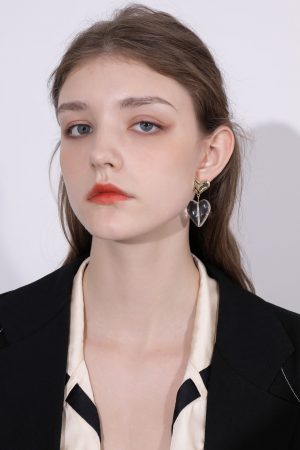 Retro Floating French Metal Heart Earrings for Women - Elegant Transparent Clip-On Ear Studs in 925 Silver - Hong Kong Style
