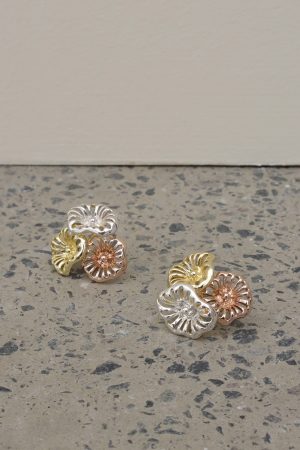 Retro French Hollow Flower Design Ear Clip Earrings - Artistic Niche Personality in Three Colors - Elegant Fashion Accessory