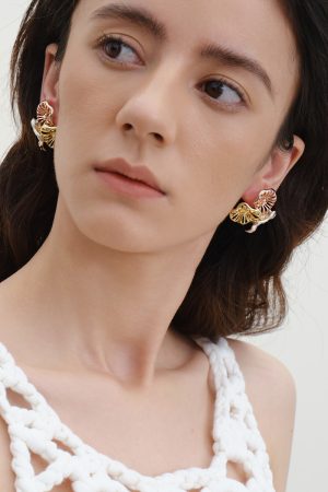 Retro French Hollow Flower Design Ear Clip Earrings - Artistic Niche Personality in Three Colors - Elegant Fashion Accessory
