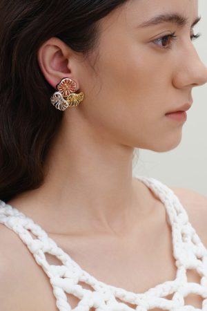 Retro French Hollow Flower Design Ear Clip Earrings - Artistic Niche Personality in Three Colors - Elegant Fashion Accessory