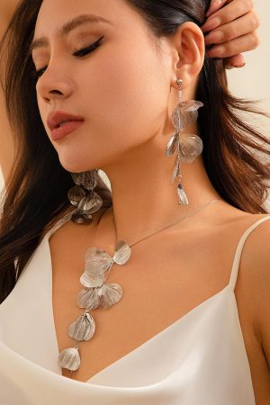 Retro Ginkgo Leaf Tassel Necklace for Women - Sweet Cool Design, Cross-Border European and American Style Jewelry Accessories