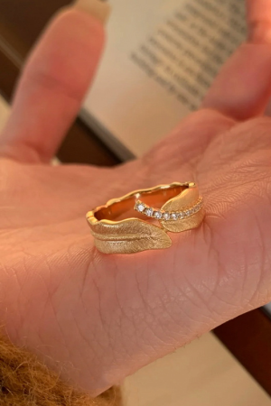 Retro Gold Brushed Wheat Ear Leaf Ring for Women - Unique High-End Finger Ring, 2025 Style, Elegant Fashion Statement