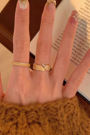 Retro Gold Brushed Wheat Ear Leaf Ring for Women - Unique High-End Finger Ring, 2025 Style, Elegant Fashion Statement