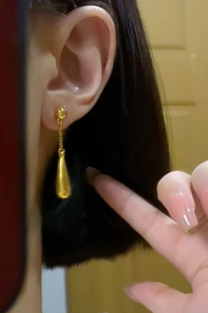 Retro Gold Teardrop Tassel Earrings - Elegant Minimalist Ear Pendants, High-End Light Luxury, Versatile National Style for Women