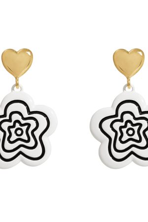 Retro Golden Heart Drop Earrings with French White Flower Design, Tea-Themed Ear Studs for a Unique and Elegant Look
