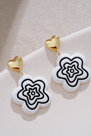 Retro Golden Heart Drop Earrings with French White Flower Design, Tea-Themed Ear Studs for a Unique and Elegant Look