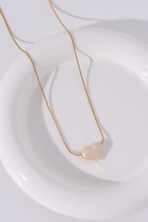 Retro Heart-Shaped Necklace for Women, Floating Heart Pendant Clavicle Chain, Simple Personalized Jewelry, Y2K Style