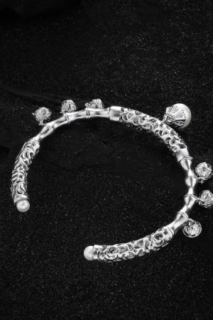 Retro Heavy Industrial Deep Sea Dragon Bone Ocean Wave Dot Inlaid Bracelet - Light Luxury High-End Accessory for Unique Style