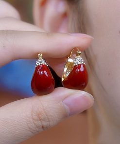 Retro Hong Kong Style Red Dripping Glaze Cradle Earrings - Light Luxury, Versatile Design for Autumn and Winter Fashion