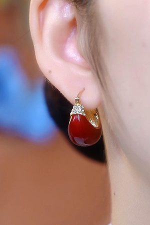 Retro Hong Kong Style Red Dripping Glaze Cradle Earrings - Light Luxury, Versatile Design for Autumn and Winter Fashion