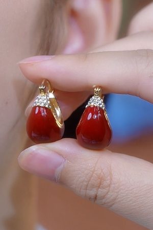 Retro Hong Kong Style Red Dripping Glaze Cradle Earrings - Light Luxury, Versatile Design for Autumn and Winter Fashion