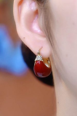 Retro Hong Kong Style Red Dripping Glaze Cradle Earrings - Light Luxury, Versatile Design for Autumn and Winter Fashion