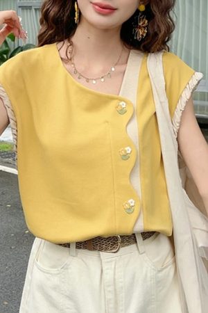 Retro Hong Kong Style Short-Sleeve T-Shirt for Women - Casual Loose Summer Top, Age-Reducing Versatile Fashion 2025