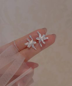 Retro Iris Flower Earrings for Women - Matte High-End Small Mosquito Coil Ear Clips - Trendy 2025 Fashion Accessory