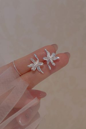 Retro Iris Flower Earrings for Women - Matte High-End Small Mosquito Coil Ear Clips - Trendy 2025 Fashion Accessory