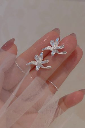 Retro Iris Flower Earrings for Women - Matte High-End Small Mosquito Coil Ear Clips - Trendy 2025 Fashion Accessory