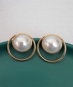 Retro Large Pearl Earrings for Women - Exaggerated Statement Jewelry, Chic Internet Celebrity Style, Light Luxury Accessory