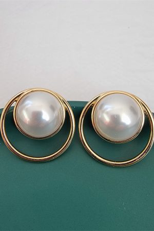 Retro Large Pearl Earrings for Women - Exaggerated Statement Jewelry, Chic Internet Celebrity Style, Light Luxury Accessory