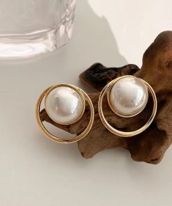 Retro Large Pearl Earrings for Women - Exaggerated Statement Jewelry, Chic Internet Celebrity Style, Light Luxury Accessory