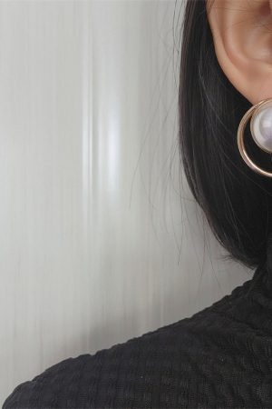 Retro Large Pearl Earrings for Women - Exaggerated Statement Jewelry, Chic Internet Celebrity Style, Light Luxury Accessory