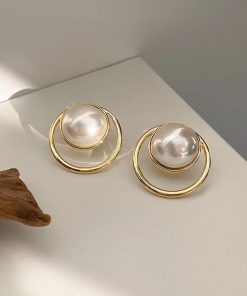 Retro Large Pearl Earrings for Women - Exaggerated Statement Jewelry, Chic Internet Celebrity Style, Light Luxury Accessory