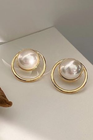 Retro Large Pearl Earrings for Women - Exaggerated Statement Jewelry, Chic Internet Celebrity Style, Light Luxury Accessory