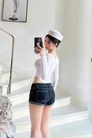 Retro Low-Waist Bodycon Denim Shorts - Slimming Fitted Hot Pants for Trendy Girls - 90s Inspired Versatile Style