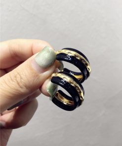 Retro Minimalist Color-Blocking Black and White Geometric Hoop Earrings for Autumn/Winter 2025