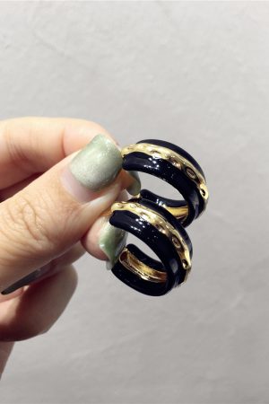 Retro Minimalist Color-Blocking Black and White Geometric Hoop Earrings for Autumn/Winter 2025