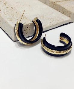 Retro Minimalist Color-Blocking Black and White Geometric Hoop Earrings for Autumn/Winter 2025
