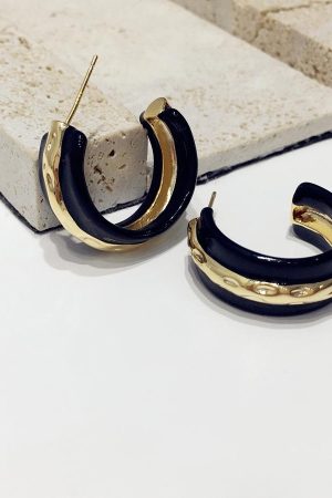 Retro Minimalist Color-Blocking Black and White Geometric Hoop Earrings for Autumn/Winter 2025