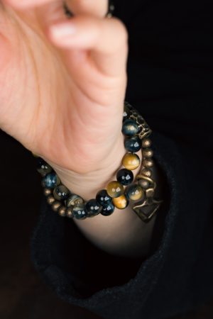 Retro Minimalist Double Circle Bracelet for Women with Unique Yellow Tiger Eye Stone Beads - Niche Design Jewelry for Men