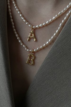 Retro Minimalist Freshwater Pearl Letter Necklace with Bamboo Joint Pattern Choker - Short Pendant for European and American Style