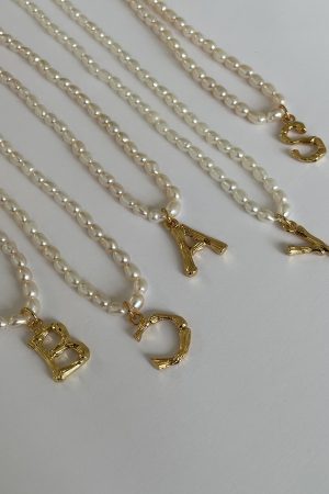 Retro Minimalist Freshwater Pearl Letter Necklace with Bamboo Joint Pattern Choker - Short Pendant for European and American Style