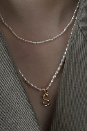Retro Minimalist Freshwater Pearl Letter Necklace with Bamboo Joint Pattern Choker - Short Pendant for European and American Style