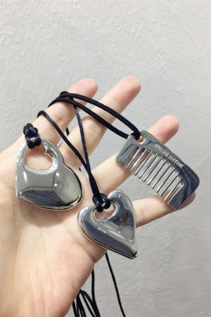 Retro Minimalist Silver Heart-Shaped Letter Comb Adjustable Necklace for Autumn & Winter Fashion Sweater Chain Pendant Accessory