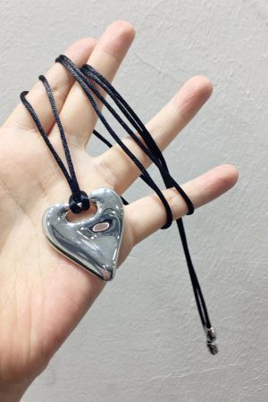 Retro Minimalist Silver Heart-Shaped Letter Comb Adjustable Necklace for Autumn & Winter Fashion Sweater Chain Pendant Accessory