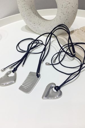 Retro Minimalist Silver Heart-Shaped Letter Comb Adjustable Necklace for Autumn & Winter Fashion Sweater Chain Pendant Accessory